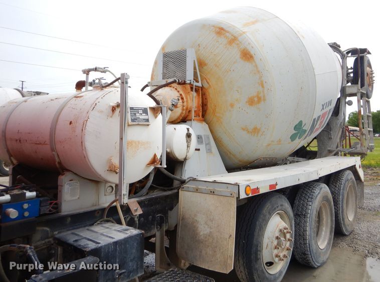 image for item GN9343 1996 Ford LT9000 ready mix truck