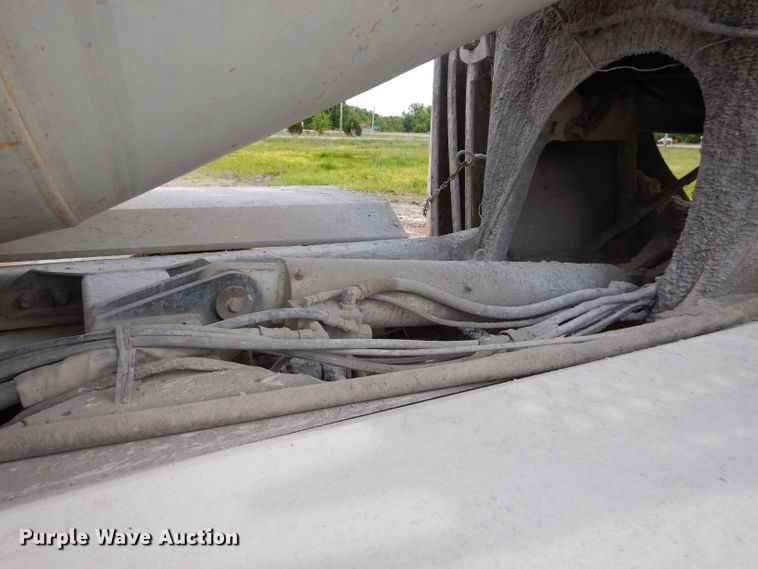 image for item GN9343 1996 Ford LT9000 ready mix truck