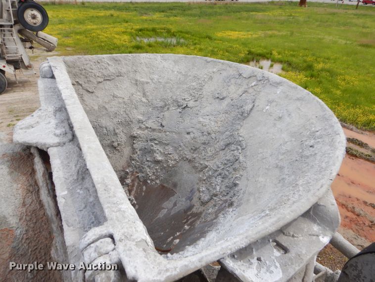 image for item GN9343 1996 Ford LT9000 ready mix truck