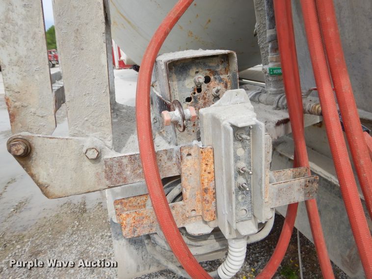 image for item GN9343 1996 Ford LT9000 ready mix truck