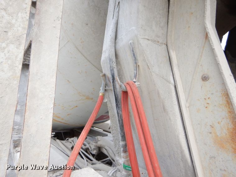 image for item GN9343 1996 Ford LT9000 ready mix truck