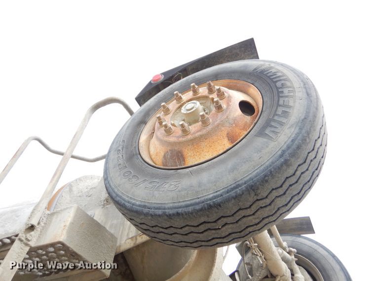 image for item GN9343 1996 Ford LT9000 ready mix truck