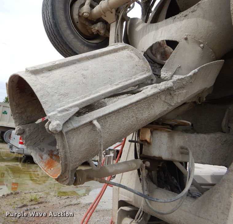 image for item GN9343 1996 Ford LT9000 ready mix truck