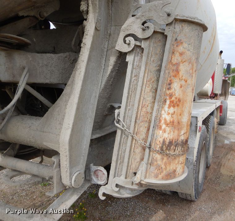 image for item GN9343 1996 Ford LT9000 ready mix truck