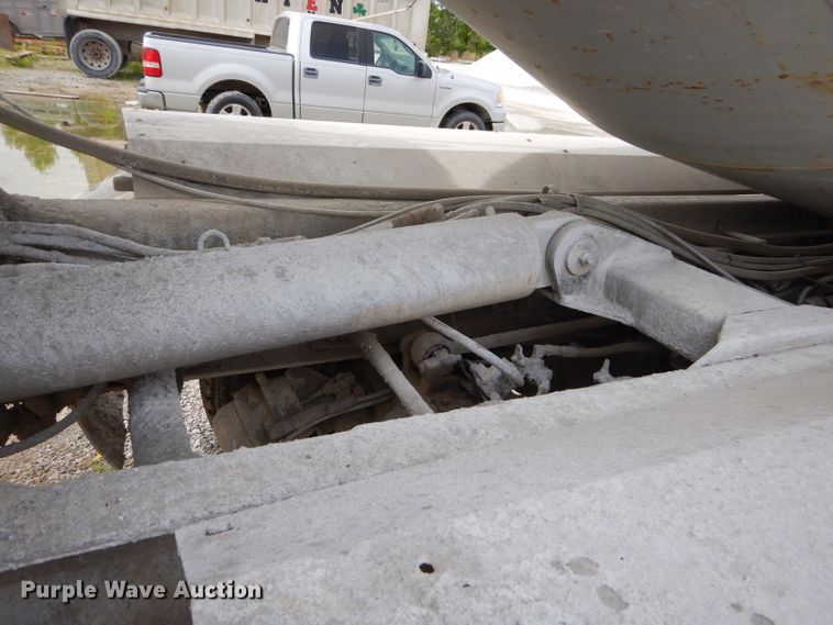 image for item GN9343 1996 Ford LT9000 ready mix truck