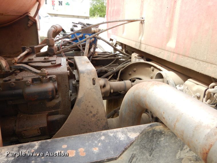 image for item GN9343 1996 Ford LT9000 ready mix truck