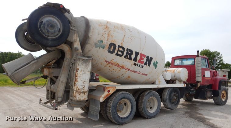 image for item GN9344 1994 Ford L8000 ready mix truck