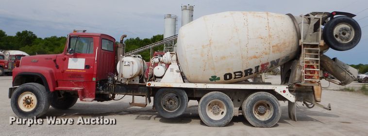 image for item GN9344 1994 Ford L8000 ready mix truck