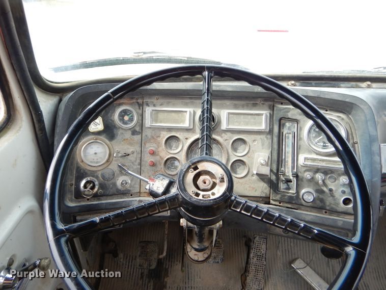 image for item GN9344 1994 Ford L8000 ready mix truck