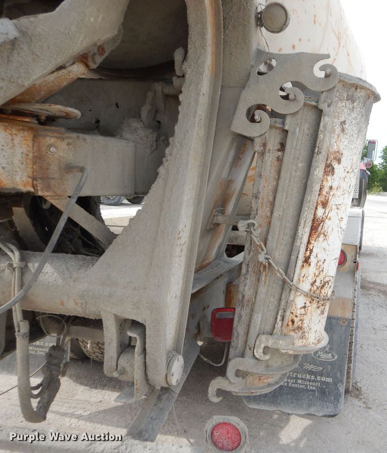 image for item GN9344 1994 Ford L8000 ready mix truck