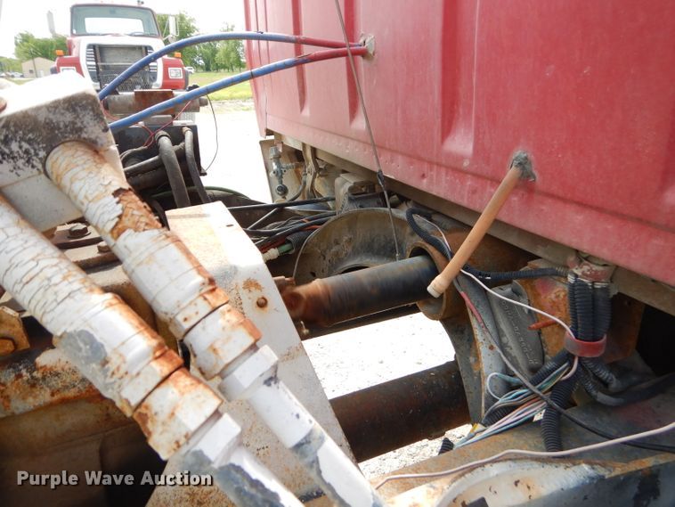 image for item GN9344 1994 Ford L8000 ready mix truck