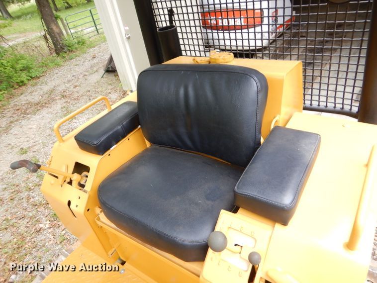 image for item GN9360 1980 John Deere 550C  crawler dozer