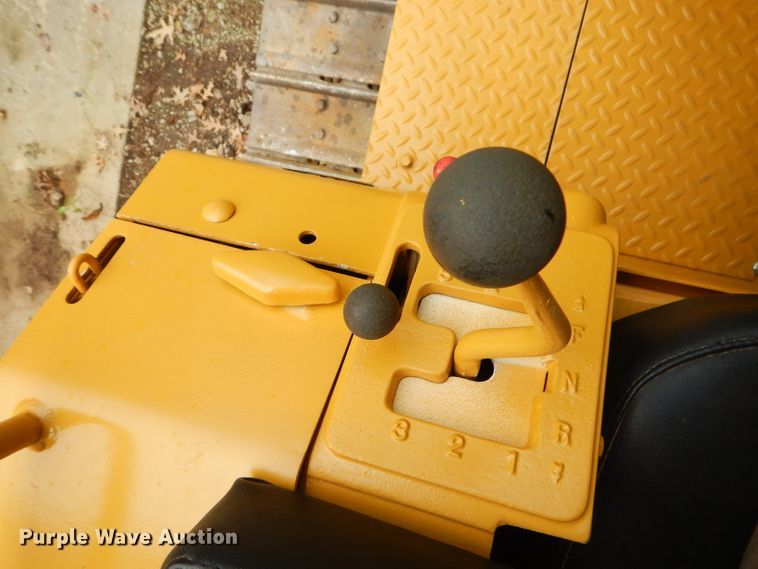 image for item GN9360 1980 John Deere 550C  crawler dozer