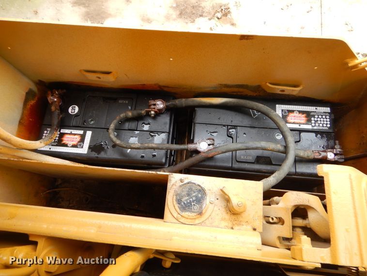 image for item GN9360 1980 John Deere 550C  crawler dozer