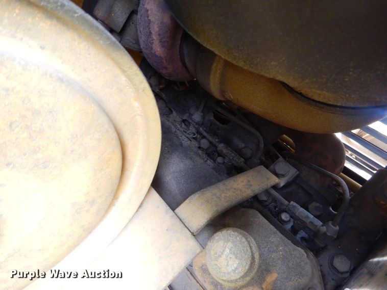 image for item GN9360 1980 John Deere 550C  crawler dozer