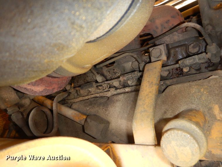 image for item GN9360 1980 John Deere 550C  crawler dozer