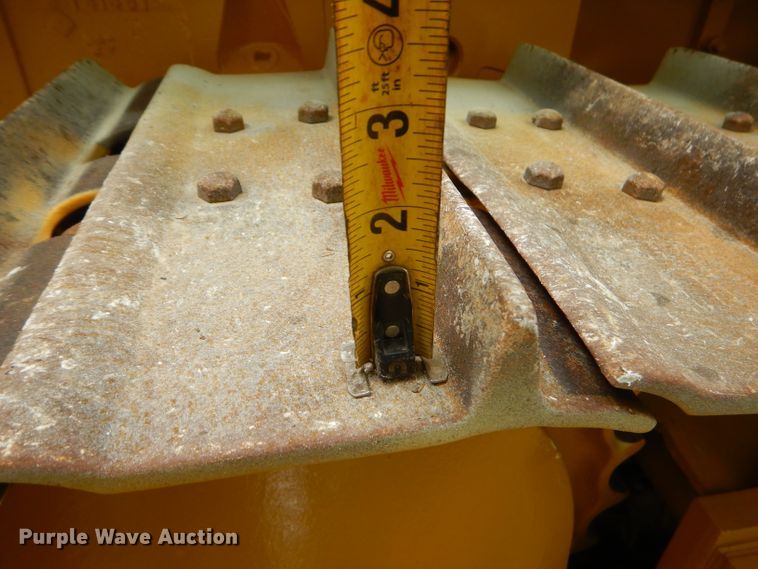 image for item GN9360 1980 John Deere 550C  crawler dozer