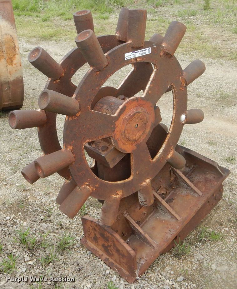 image for item GO9626 Penetrench H18B double wheel compactor