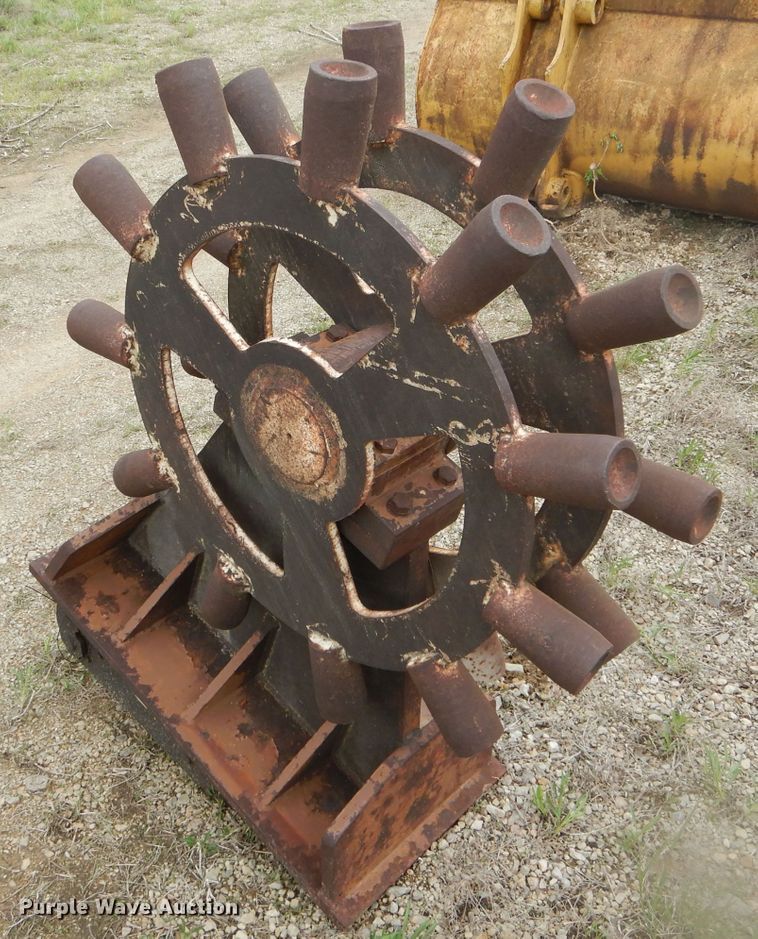 image for item GO9626 Penetrench H18B double wheel compactor