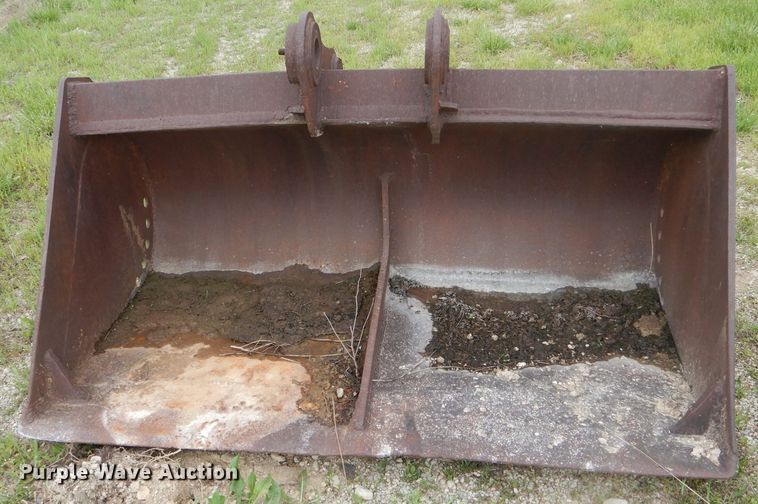 image for item GO9634 Balderson B225-7 72"W excavator bucket