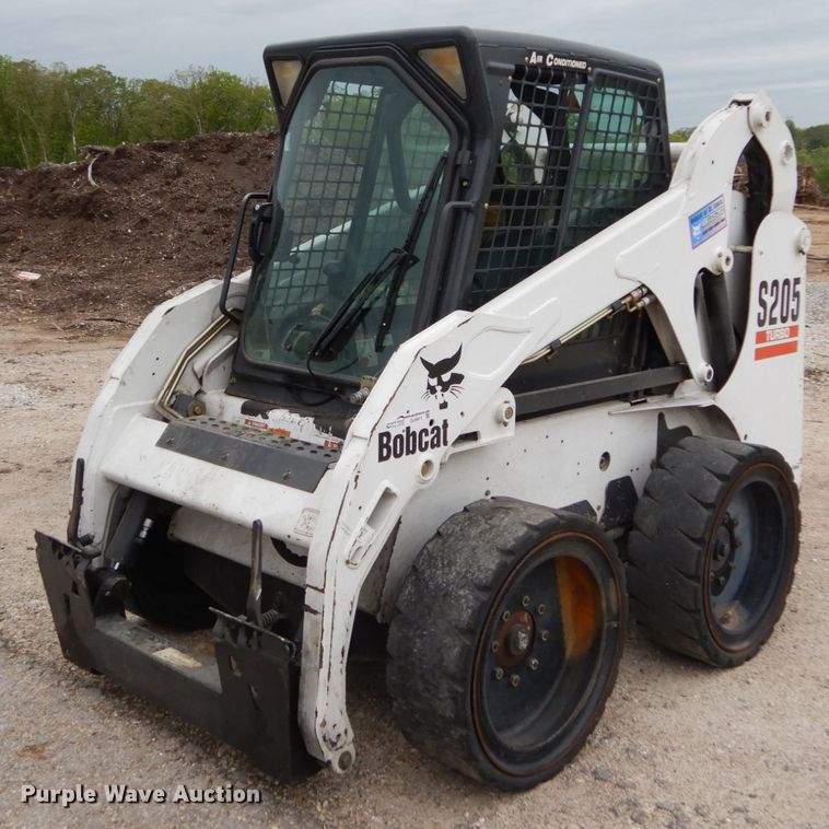 image for item GU9971 2005 Bobcat S205  skid steer loader