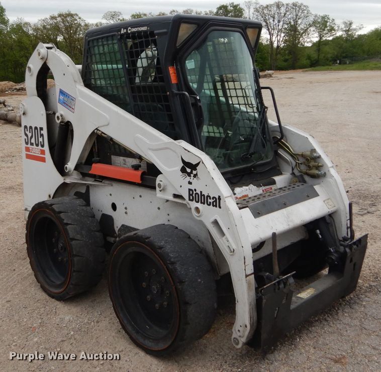 image for item GU9971 2005 Bobcat S205  skid steer loader