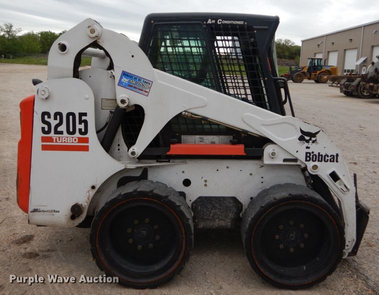 image for item GU9971 2005 Bobcat S205  skid steer loader