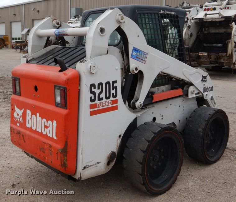 image for item GU9971 2005 Bobcat S205  skid steer loader