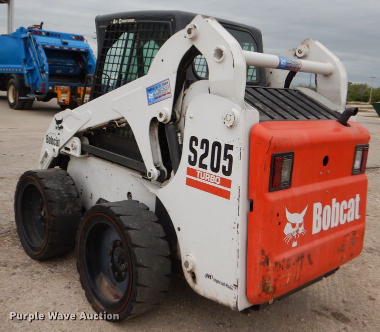 image for item GU9971 2005 Bobcat S205  skid steer loader