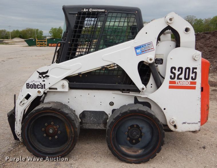 image for item GU9971 2005 Bobcat S205  skid steer loader