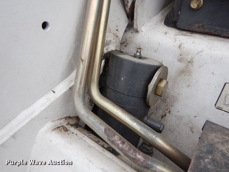 image for item GU9971 2005 Bobcat S205  skid steer loader