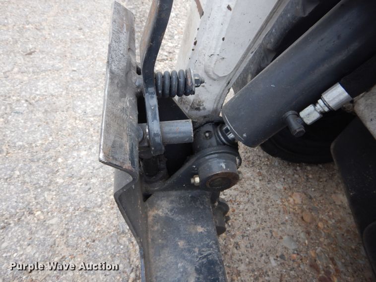 image for item GU9971 2005 Bobcat S205  skid steer loader