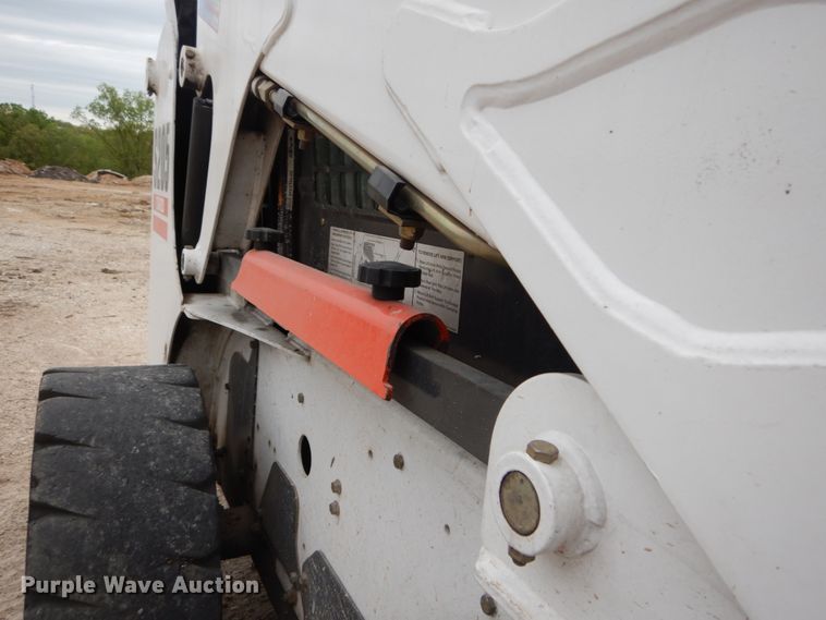 image for item GU9971 2005 Bobcat S205  skid steer loader