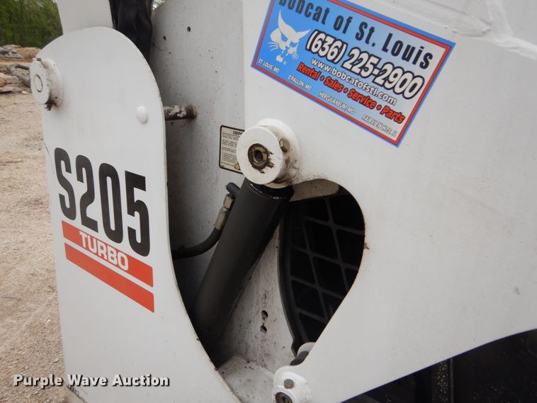 image for item GU9971 2005 Bobcat S205  skid steer loader