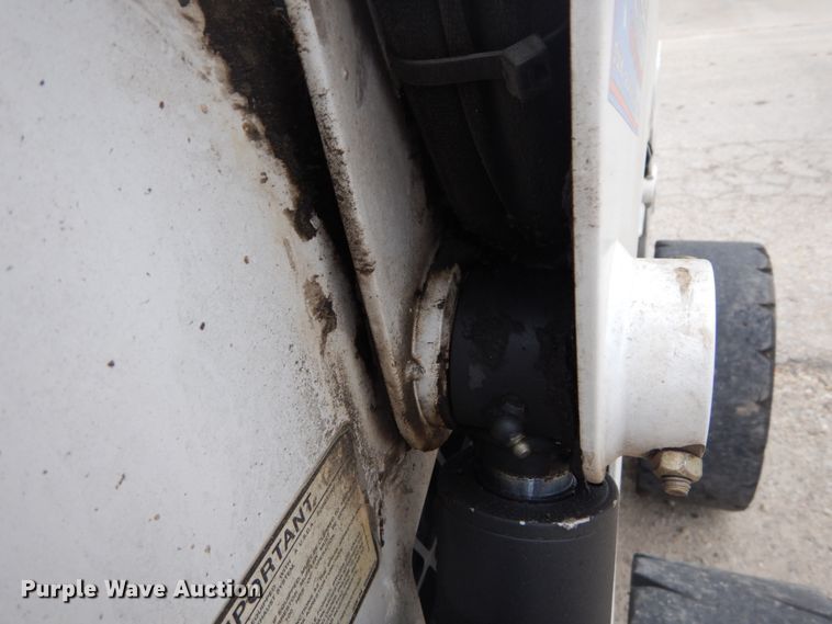 image for item GU9971 2005 Bobcat S205  skid steer loader