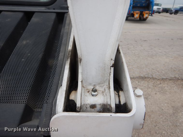 image for item GU9971 2005 Bobcat S205  skid steer loader