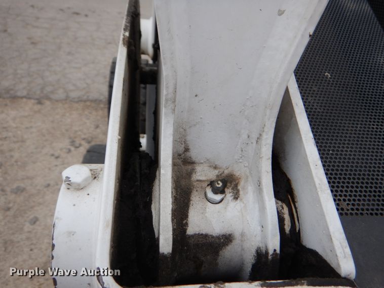 image for item GU9971 2005 Bobcat S205  skid steer loader