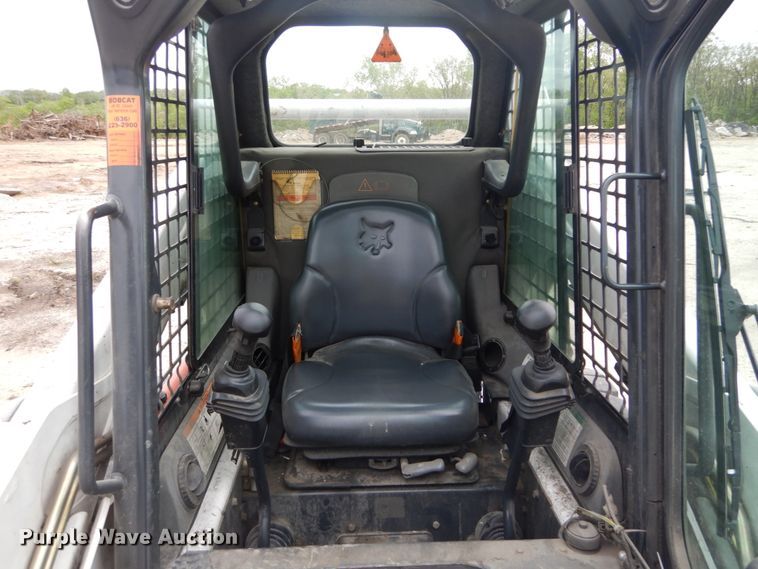 image for item GU9971 2005 Bobcat S205  skid steer loader