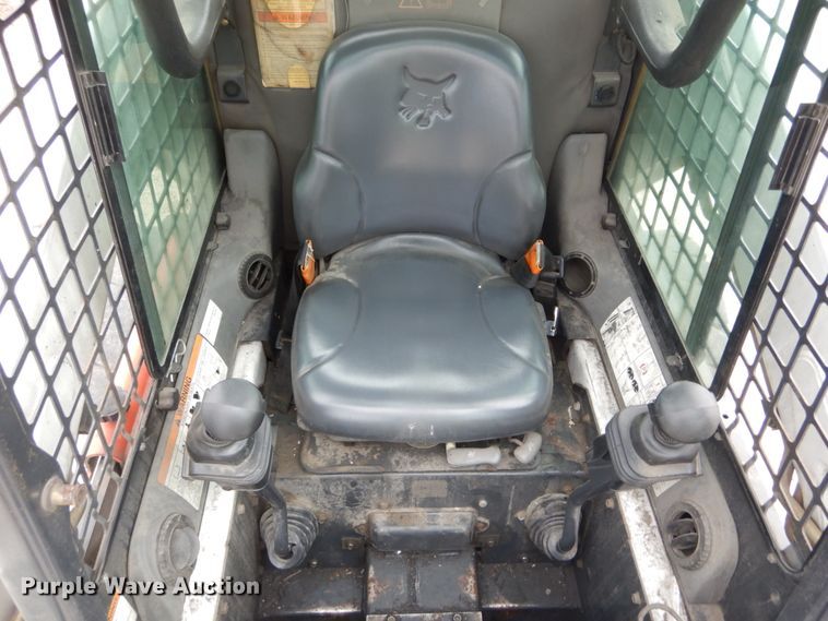 image for item GU9971 2005 Bobcat S205  skid steer loader
