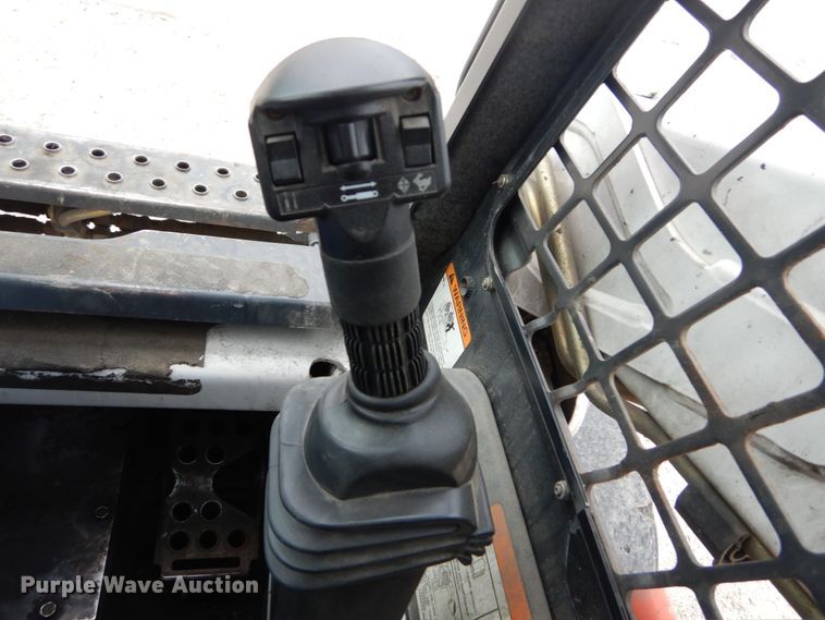 image for item GU9971 2005 Bobcat S205  skid steer loader