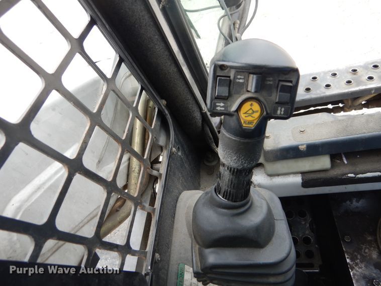 image for item GU9971 2005 Bobcat S205  skid steer loader