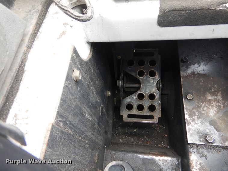 image for item GU9971 2005 Bobcat S205  skid steer loader