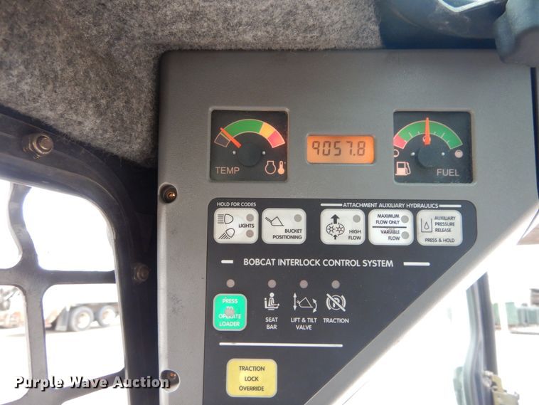 image for item GU9971 2005 Bobcat S205  skid steer loader