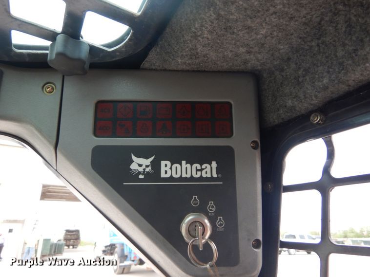 image for item GU9971 2005 Bobcat S205  skid steer loader