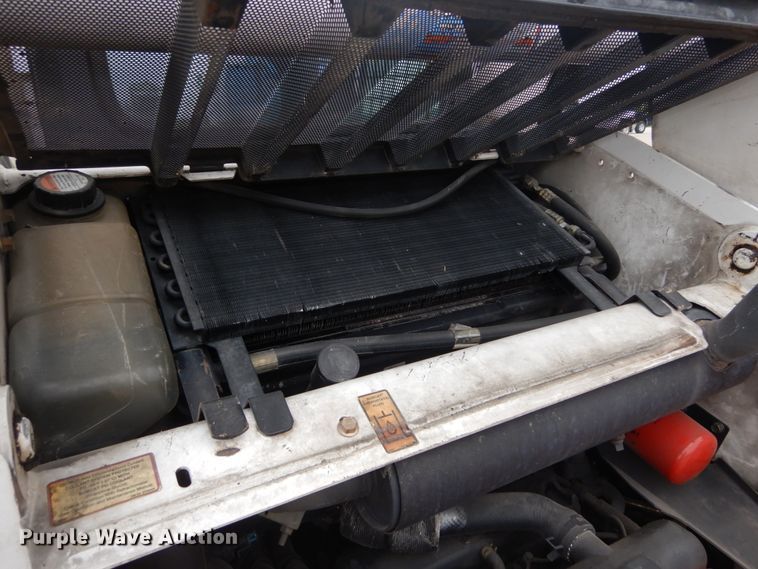 image for item GU9971 2005 Bobcat S205  skid steer loader