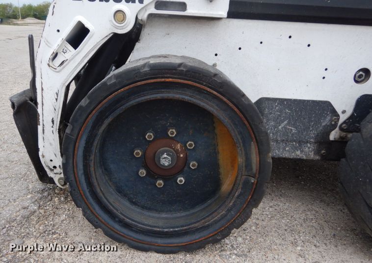 image for item GU9971 2005 Bobcat S205  skid steer loader