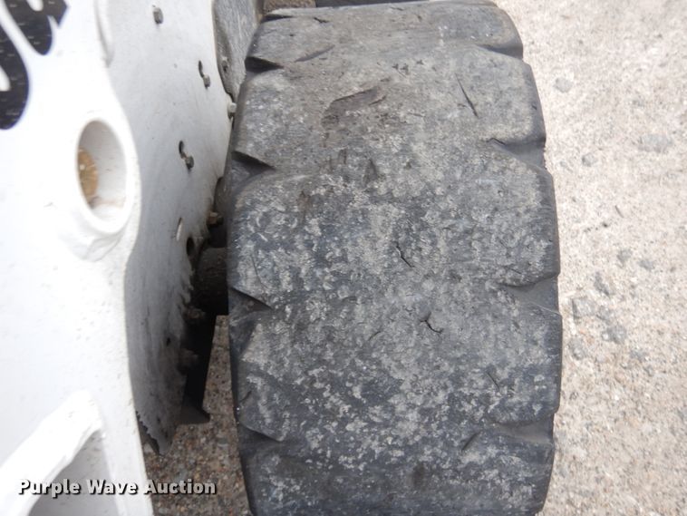 image for item GU9971 2005 Bobcat S205  skid steer loader