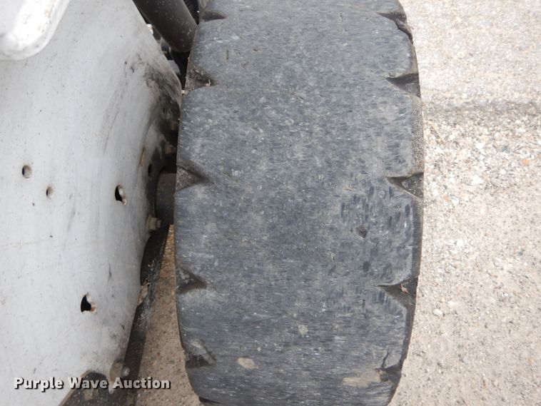 image for item GU9971 2005 Bobcat S205  skid steer loader