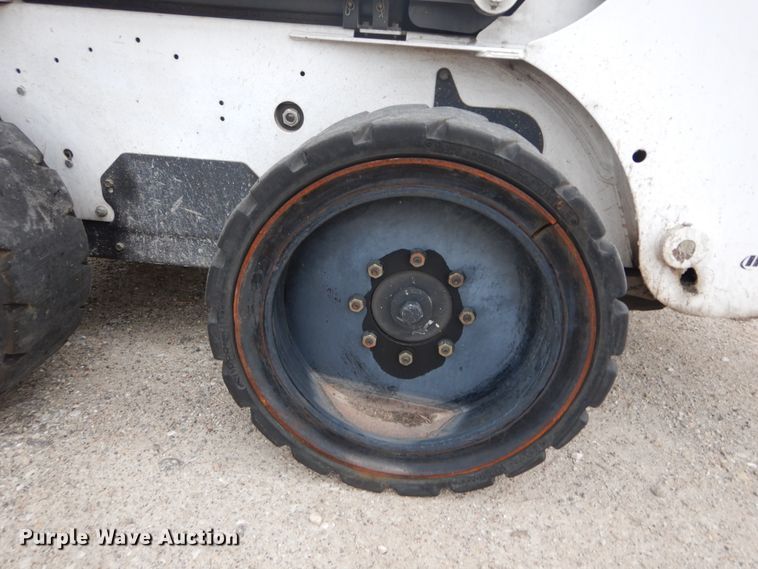 image for item GU9971 2005 Bobcat S205  skid steer loader