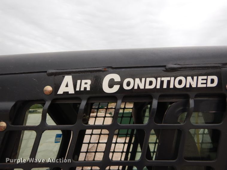 image for item GU9971 2005 Bobcat S205  skid steer loader